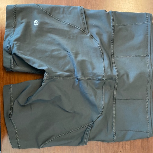 NWOT fast and free 6” shorts size 6 graphite grey - Picture 2 of 6